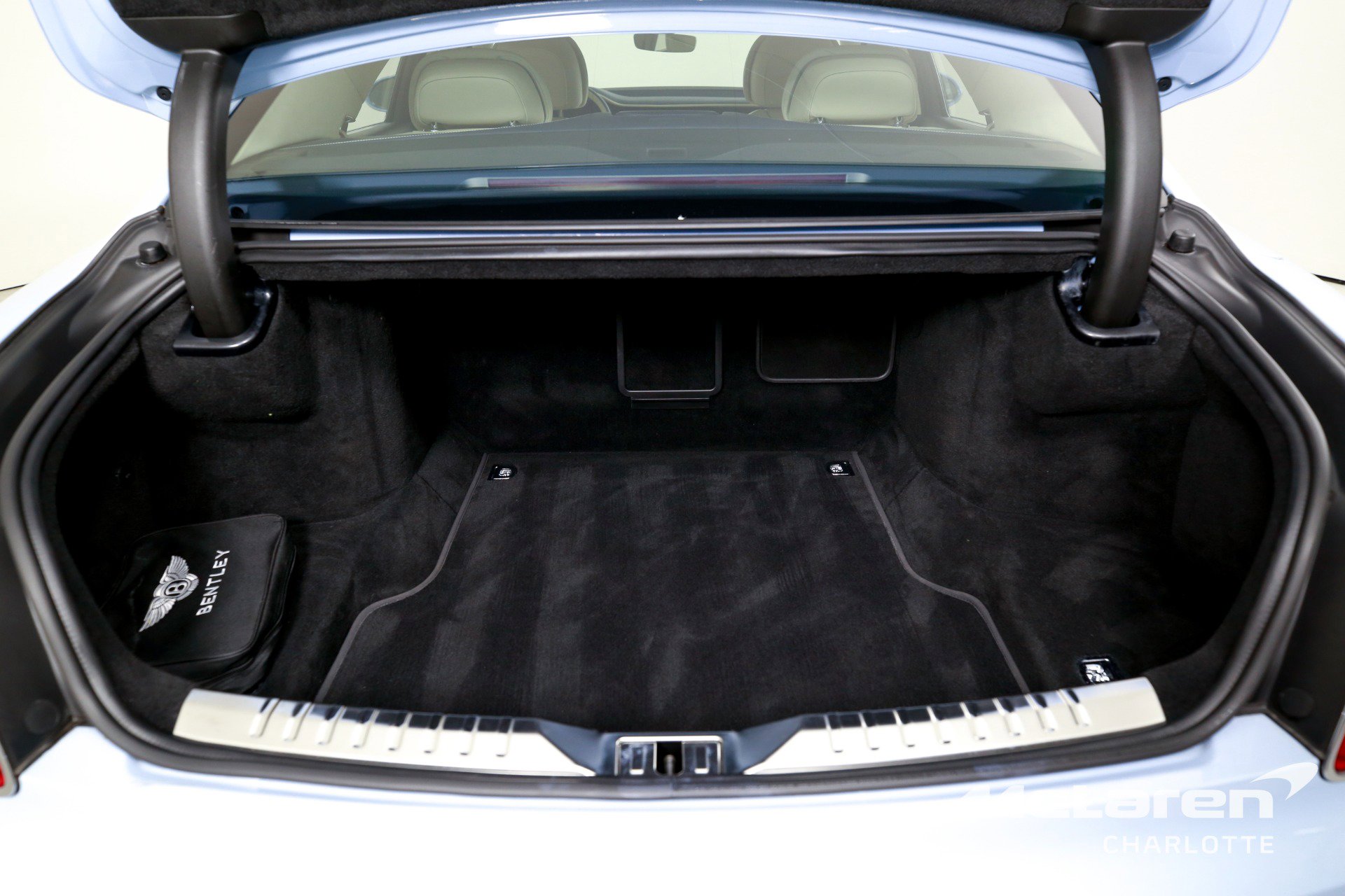 Used 2022 Bentley Flying Spur V8 image 21