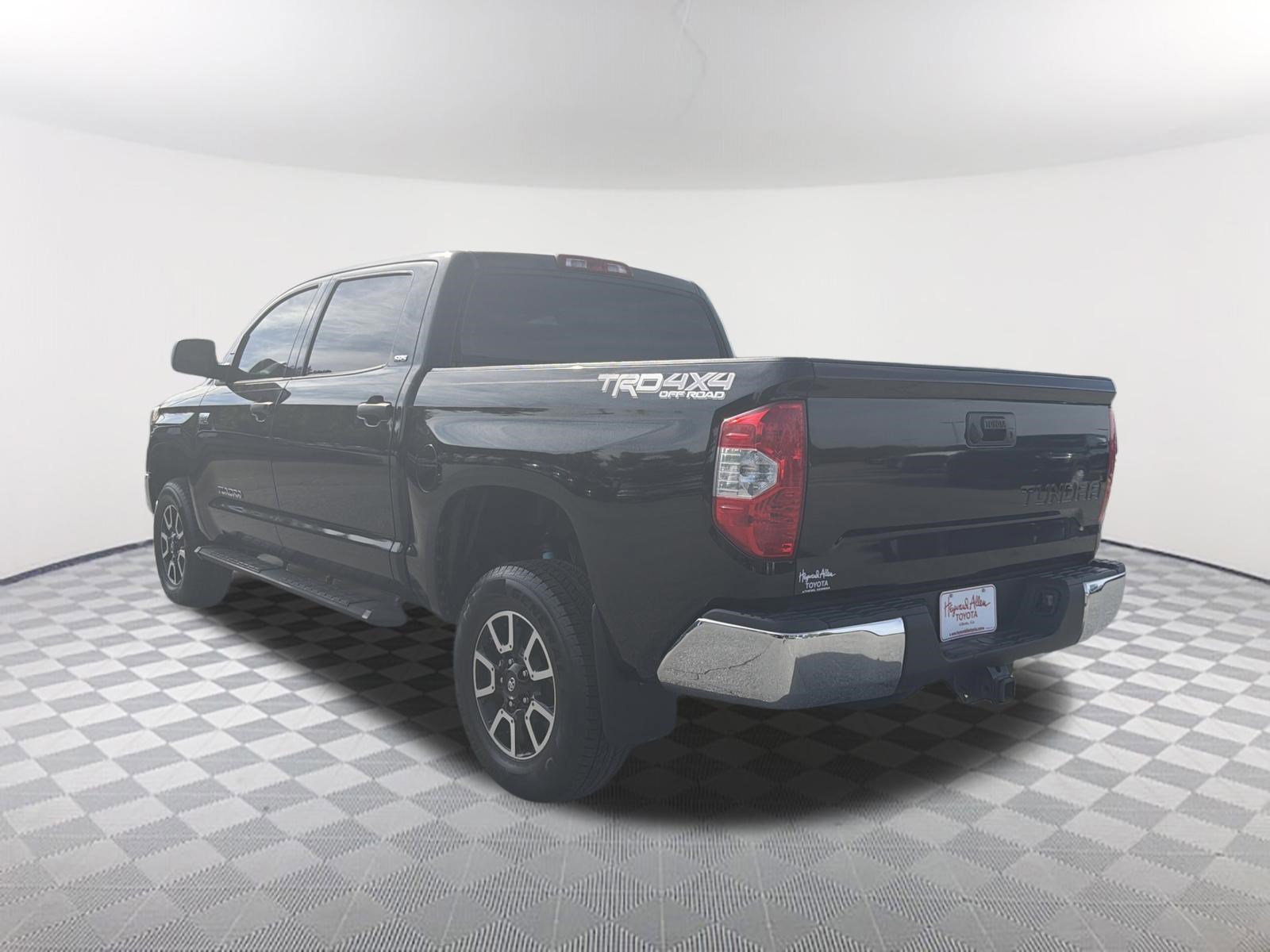 Used 2018 Toyota Tundra SR5 w/ TRD Off Road Package AWD/4WD image 14