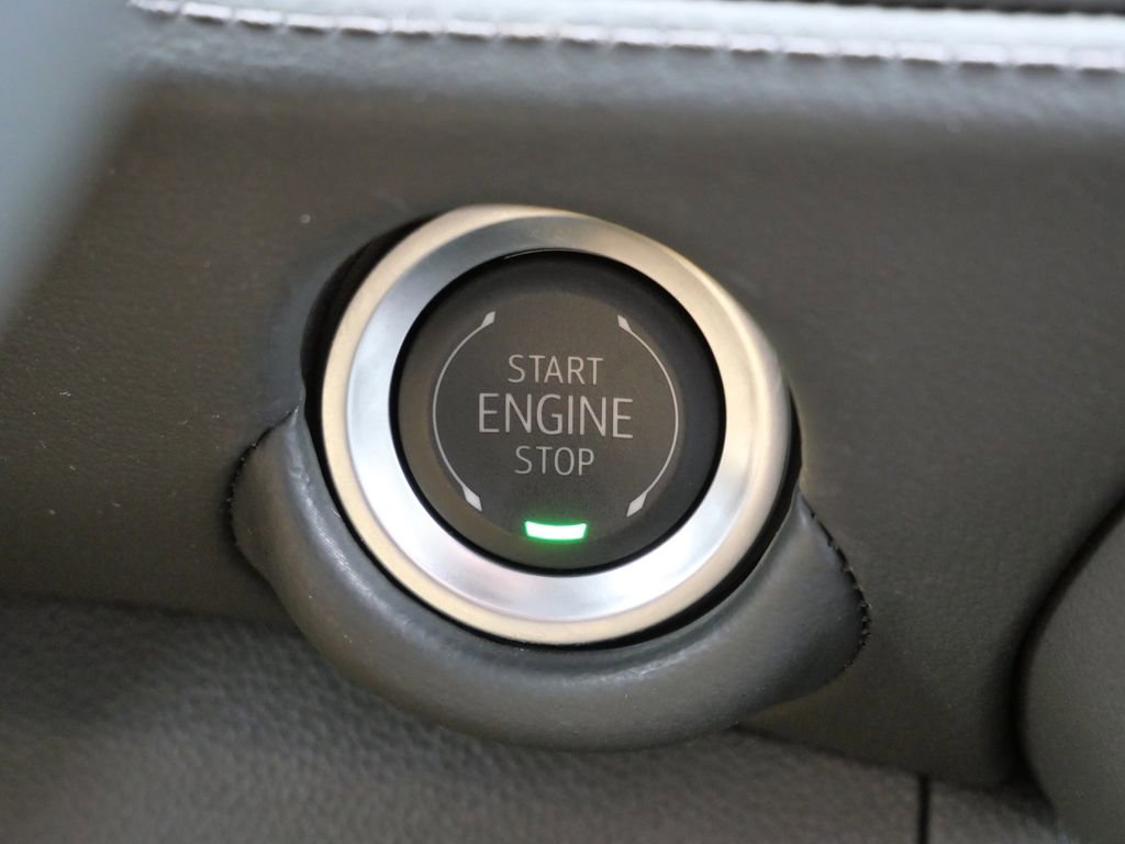 Used 2025 Chevrolet Suburban Z71 image 48