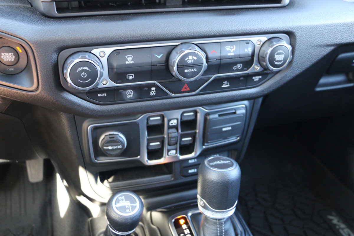 Used 2025 Jeep Gladiator Sport image 19