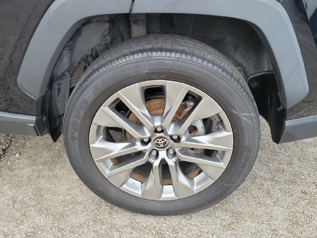 Used 2023 Toyota RAV4 XLE Premium FWD image 6