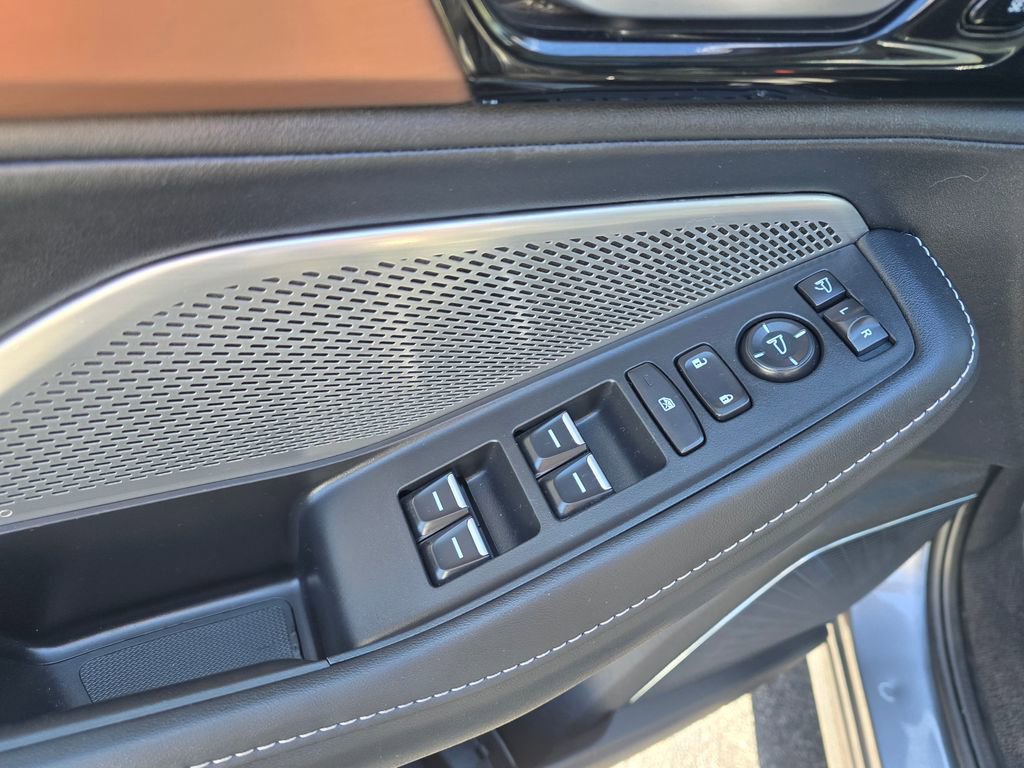 Used 2022 Acura MDX SH-AWD w/ Technology Package image 18