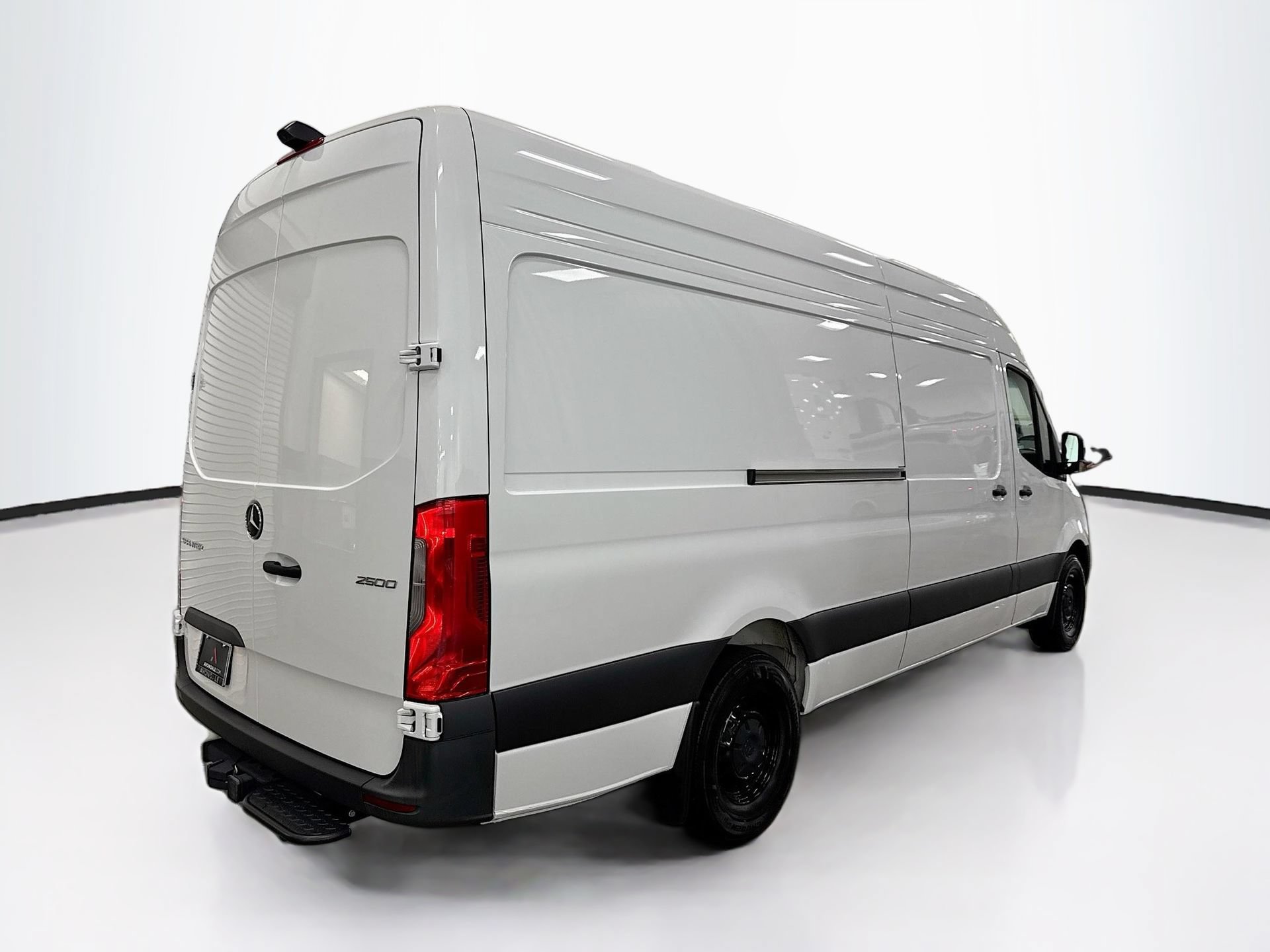 Used 2025 Mercedes-Benz Sprinter 2500 image 8