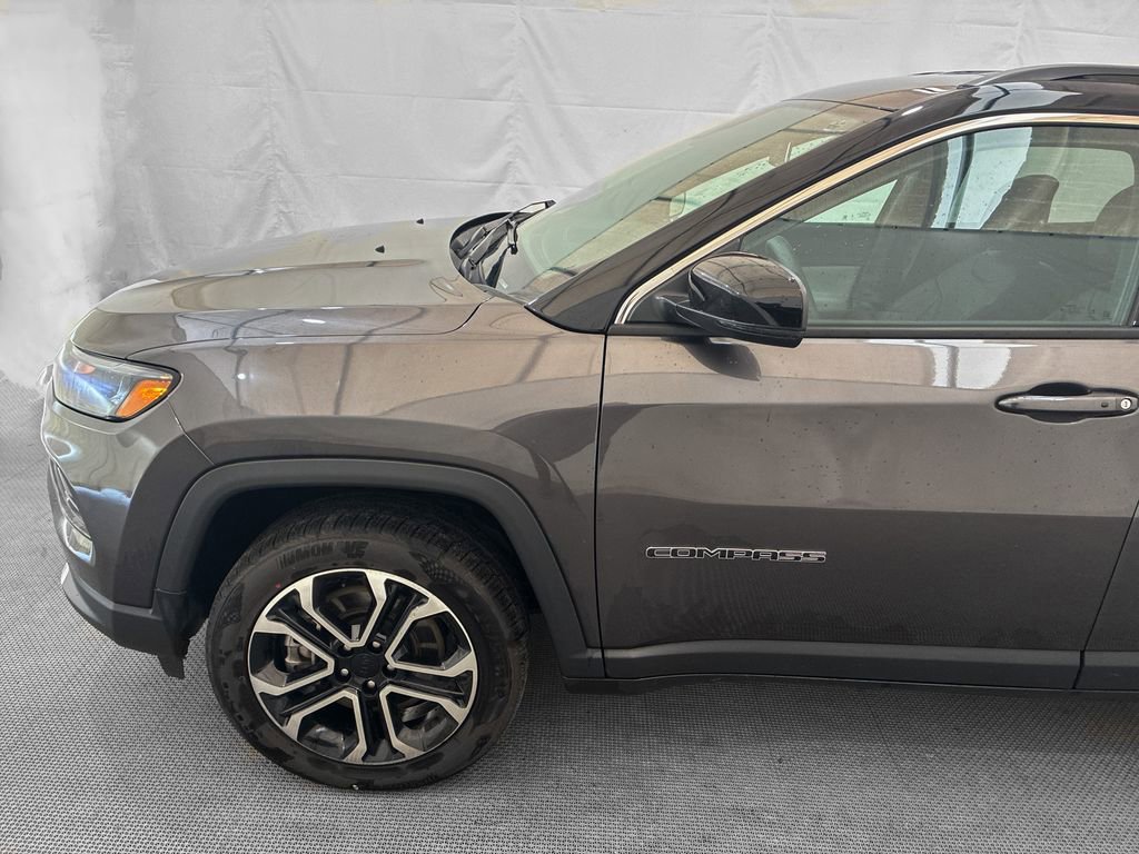 Used 2023 Jeep Compass Limited AWD/4WD image 3