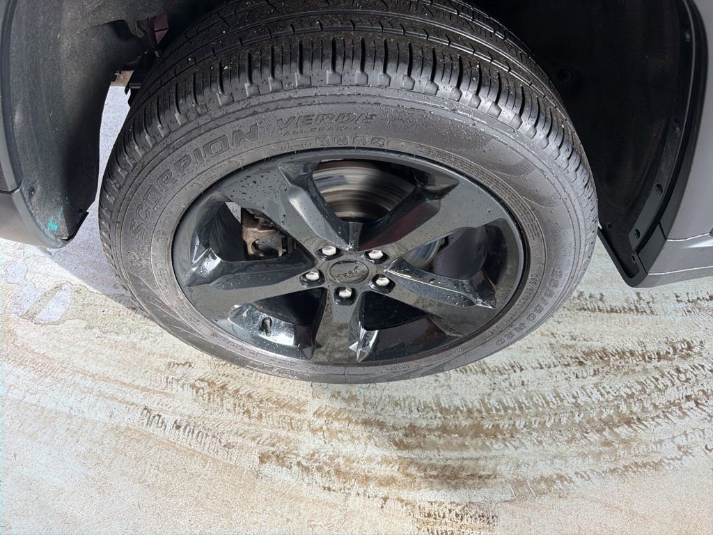 Used 2023 Jeep Grand Cherokee Limited w/ Luxury Tech Group II image 21