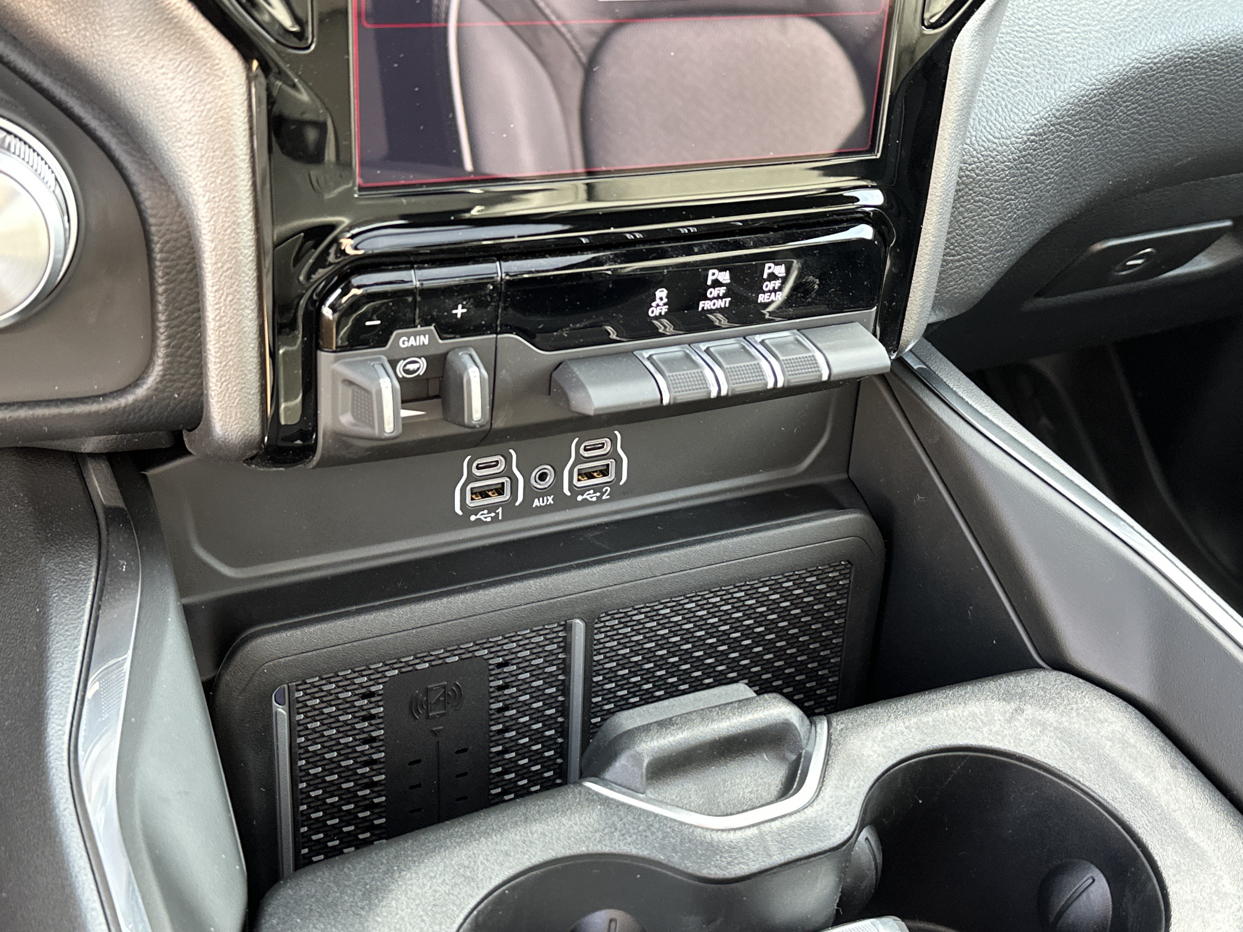 New 2026 RAM 1500 Laramie w/ Sport Appearance Package AWD/4WD image 23