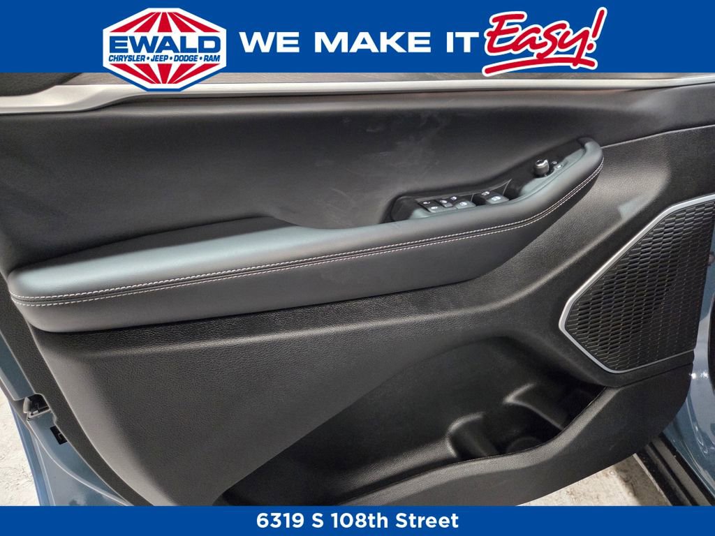 New 2026 Jeep Grand Cherokee L Limited w/ Limited Altitude Package AWD/4WD image 11
