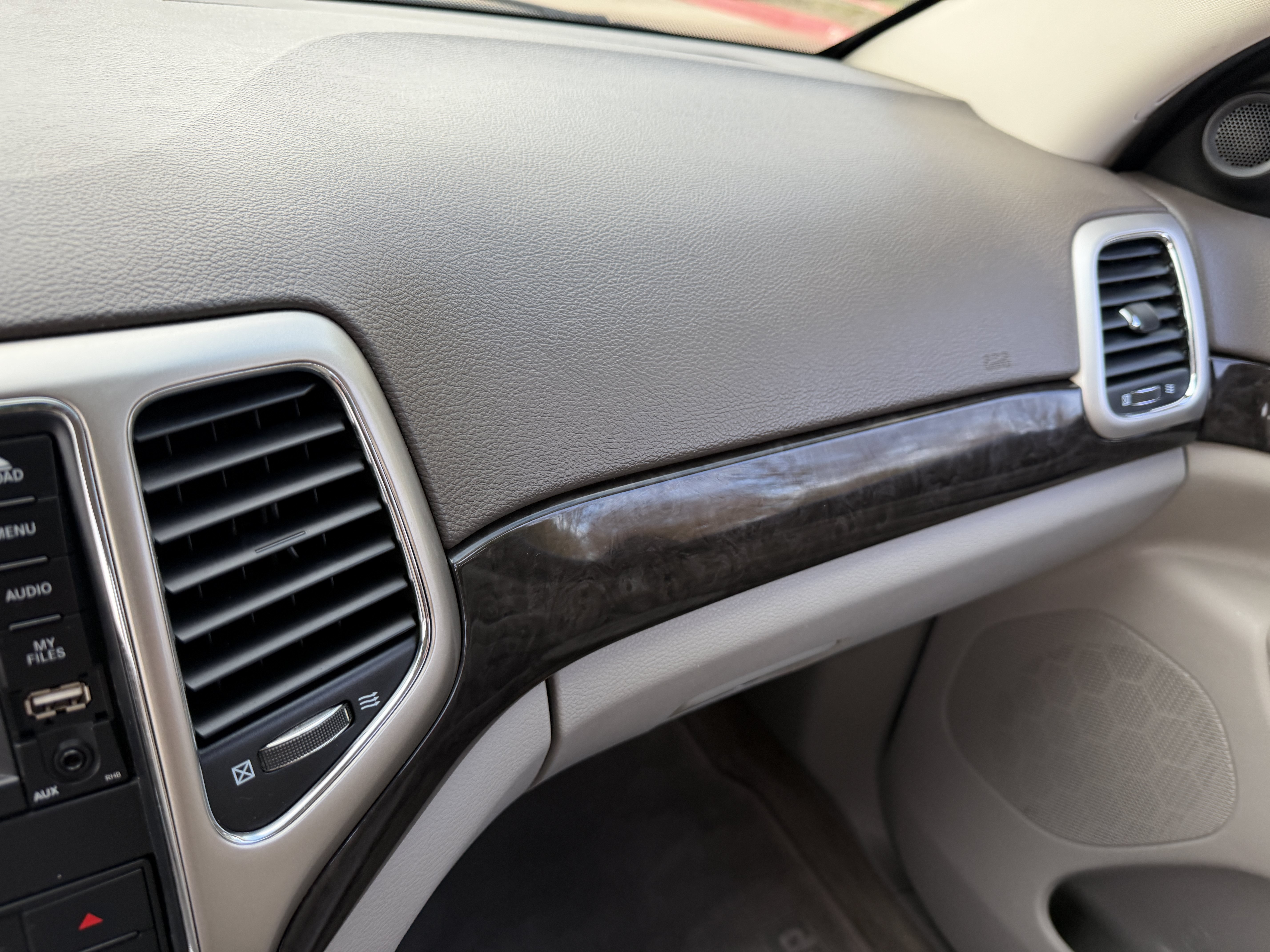 Used 2012 Jeep Grand Cherokee Laredo RWD image 28
