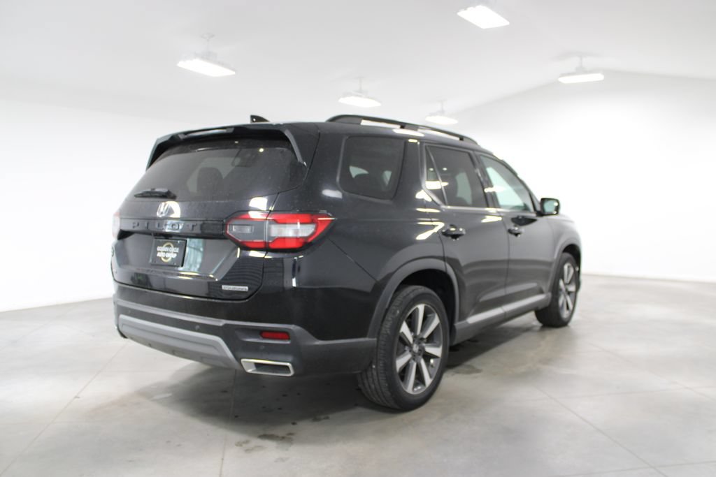 Used 2023 Honda Pilot Touring image 11