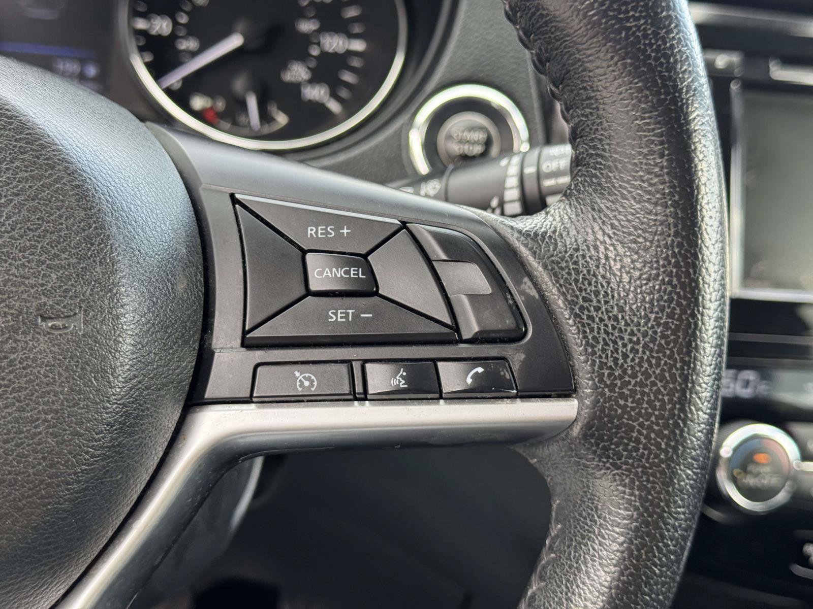 Used 2019 Nissan Rogue SV AWD/4WD image 19