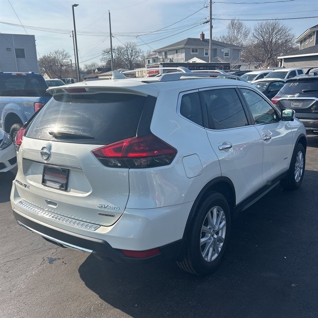 Used 2018 Nissan Rogue SV w/ Premium Package image 6