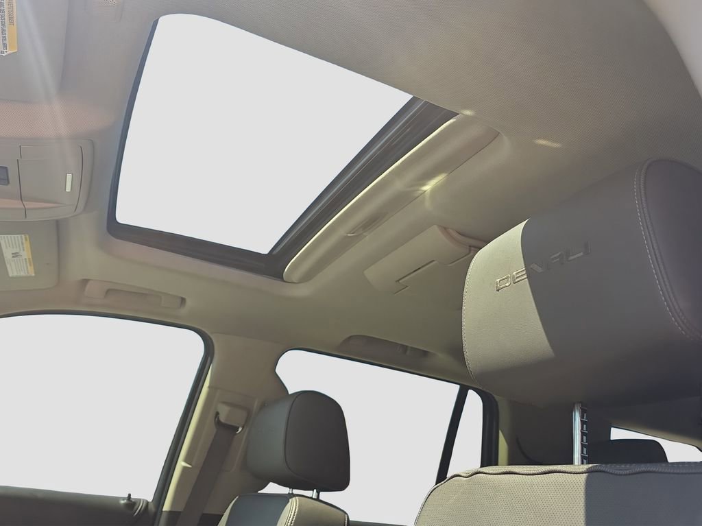 Used 2015 GMC Yukon Denali w/ Premium Package image 8