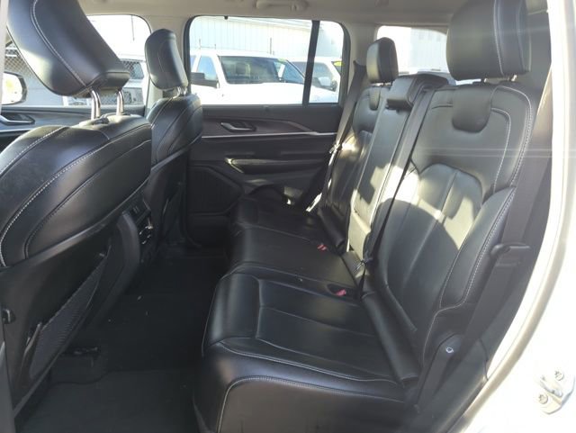 Used 2023 Jeep Grand Cherokee Limited w/ Luxury Tech Group II image 20