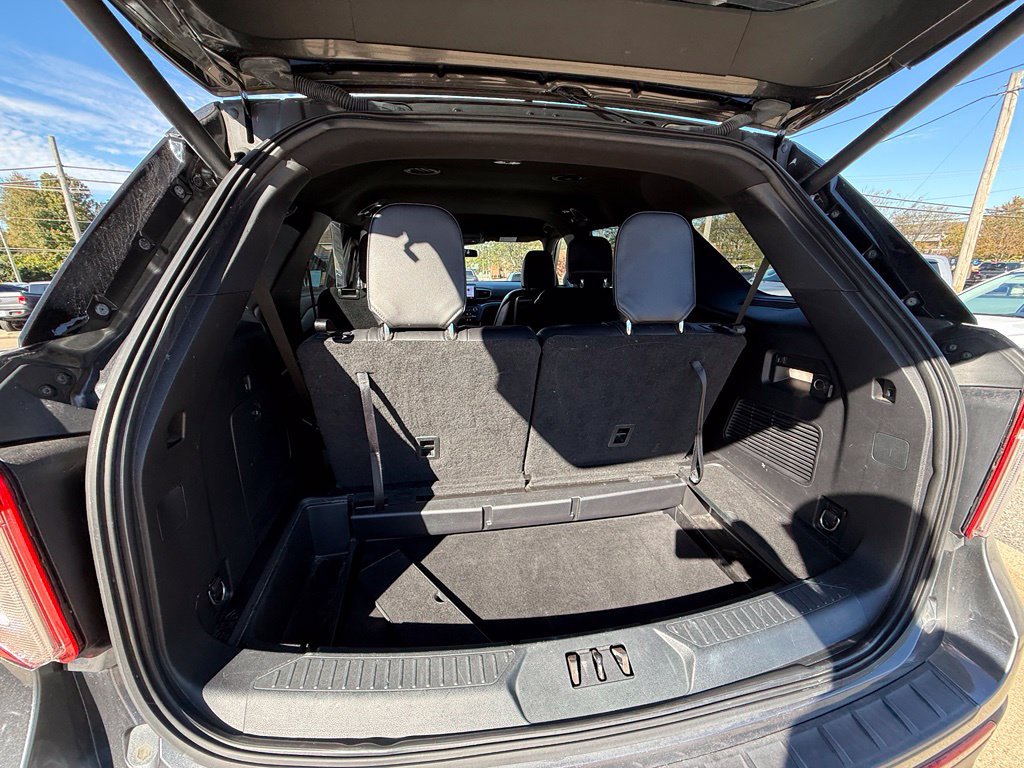 Used 2020 Ford Explorer XLT w/ Equipment Group 202A AWD/4WD image 26