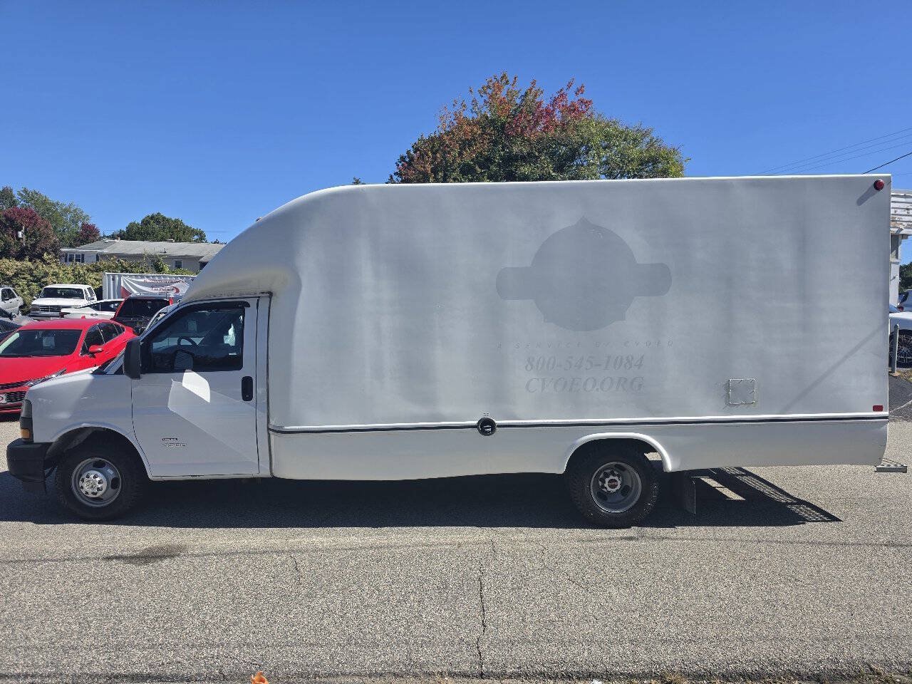 Used 2018 GMC Savana 4500 w/ Driver Convenience Package RWD image 5