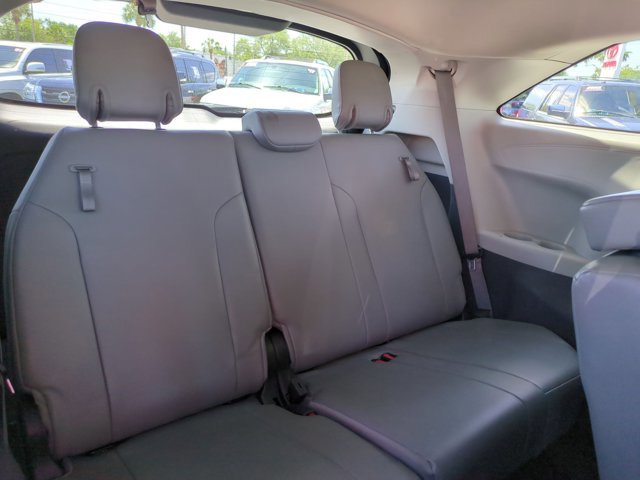 Used 2022 Toyota Sienna XLE image 19