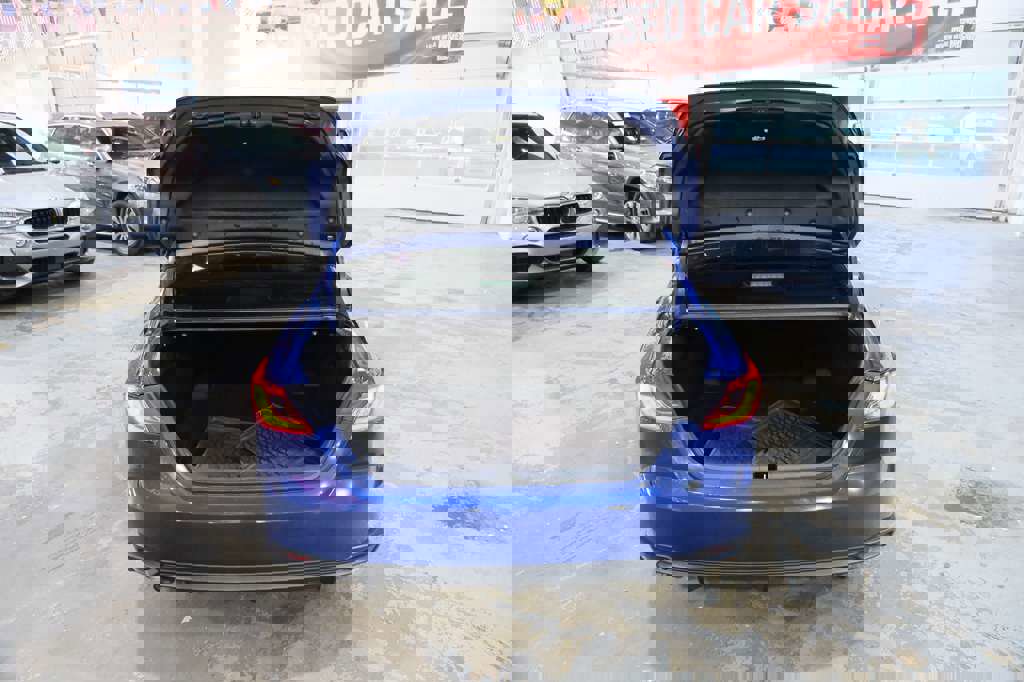 Used 2025 Toyota Camry SE image 10