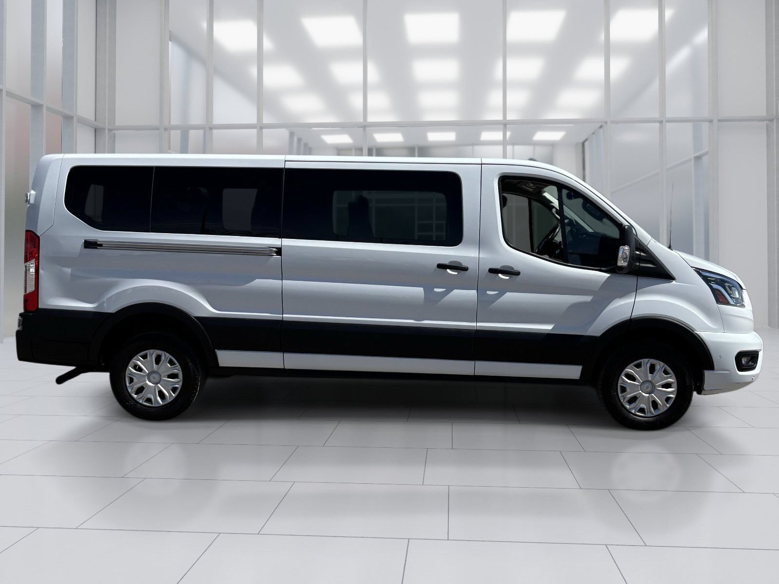 Used 2023 Ford Transit 350 XLT RWD image 7