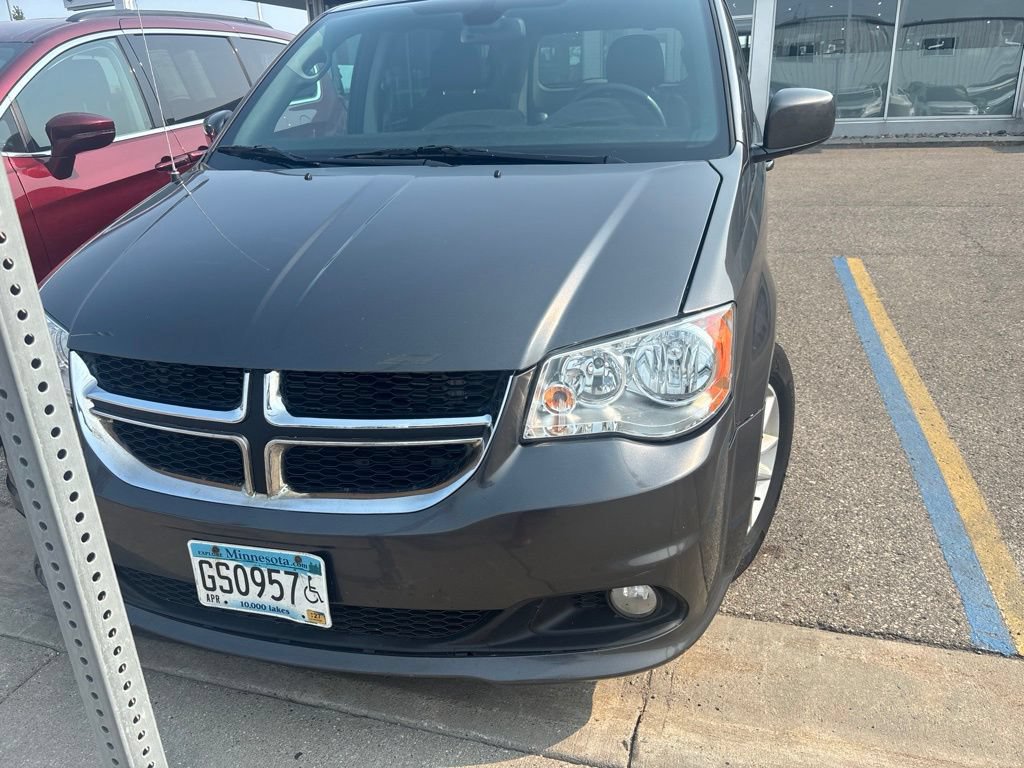 Used 2018 Dodge Grand Caravan SXT FWD image 3