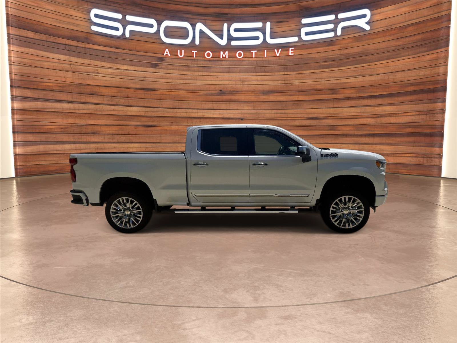 Used 2025 Chevrolet Silverado 1500 High Country w/ High Country Premium Package AWD/4WD image 8
