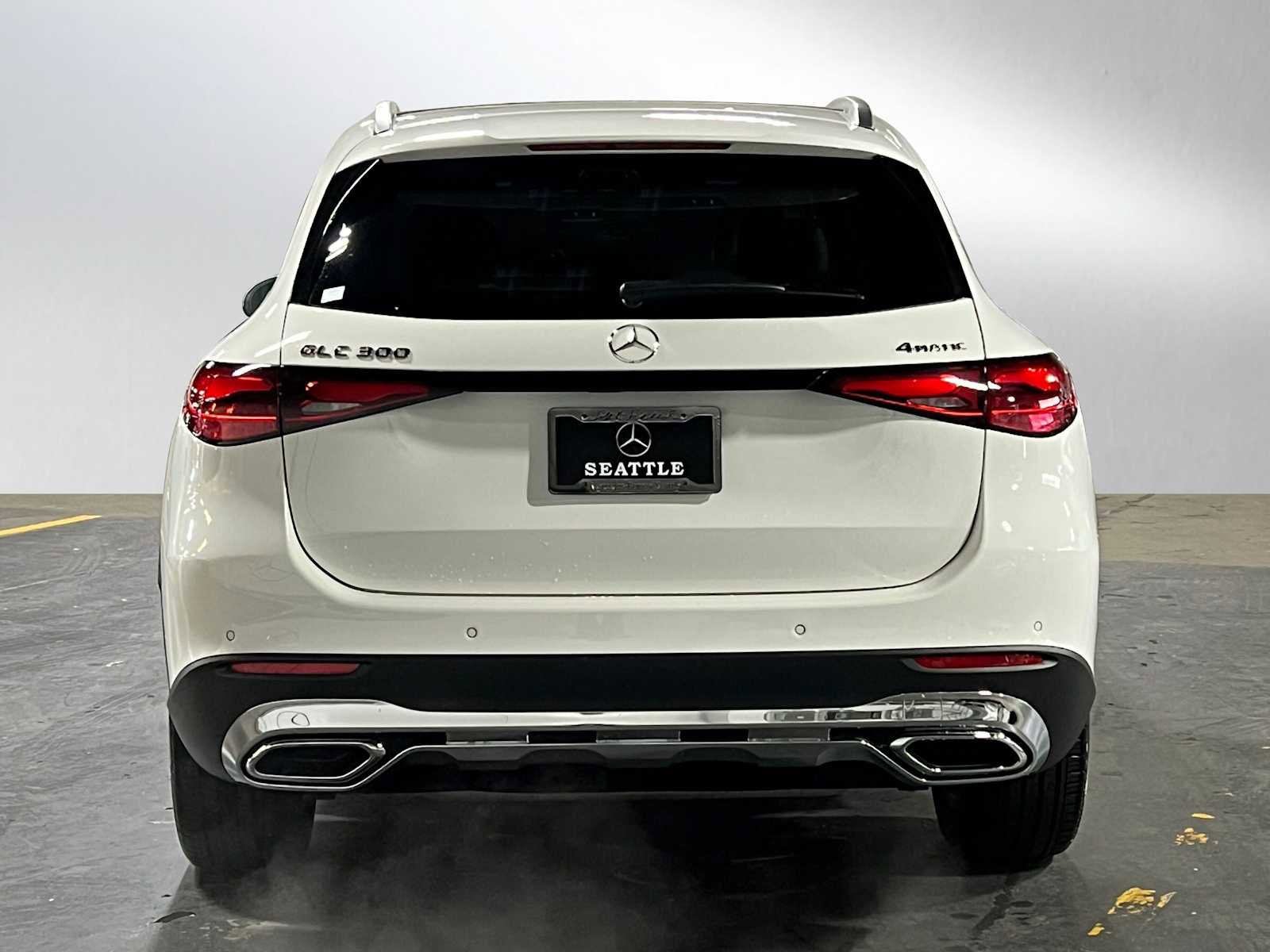Used 2025 Mercedes-Benz GLC 300 4MATIC image 4