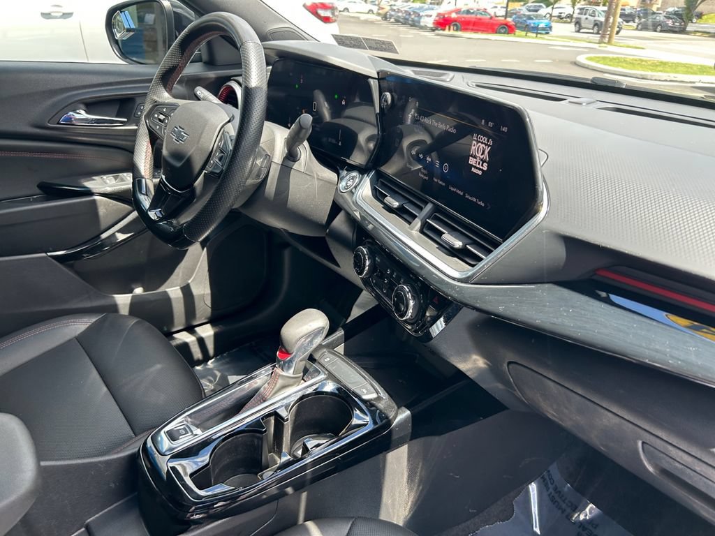 Used 2024 Chevrolet Trax RS w/ Sunroof Package FWD image 23