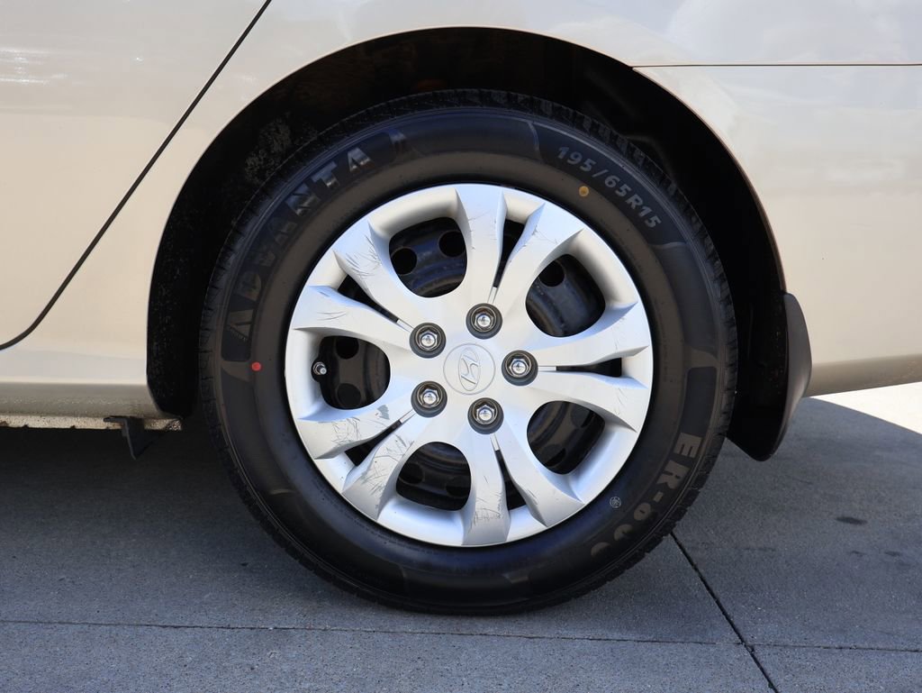 Used 2010 Hyundai Elantra GLS FWD image 32
