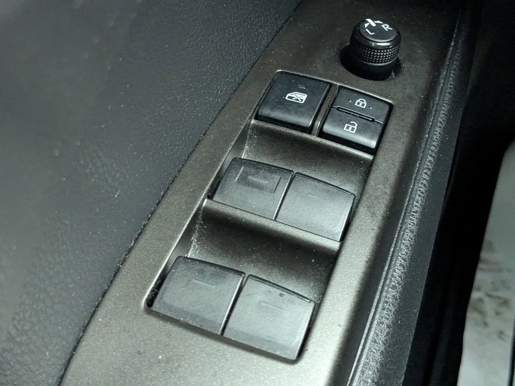 Used 2022 Toyota Camry SE image 19