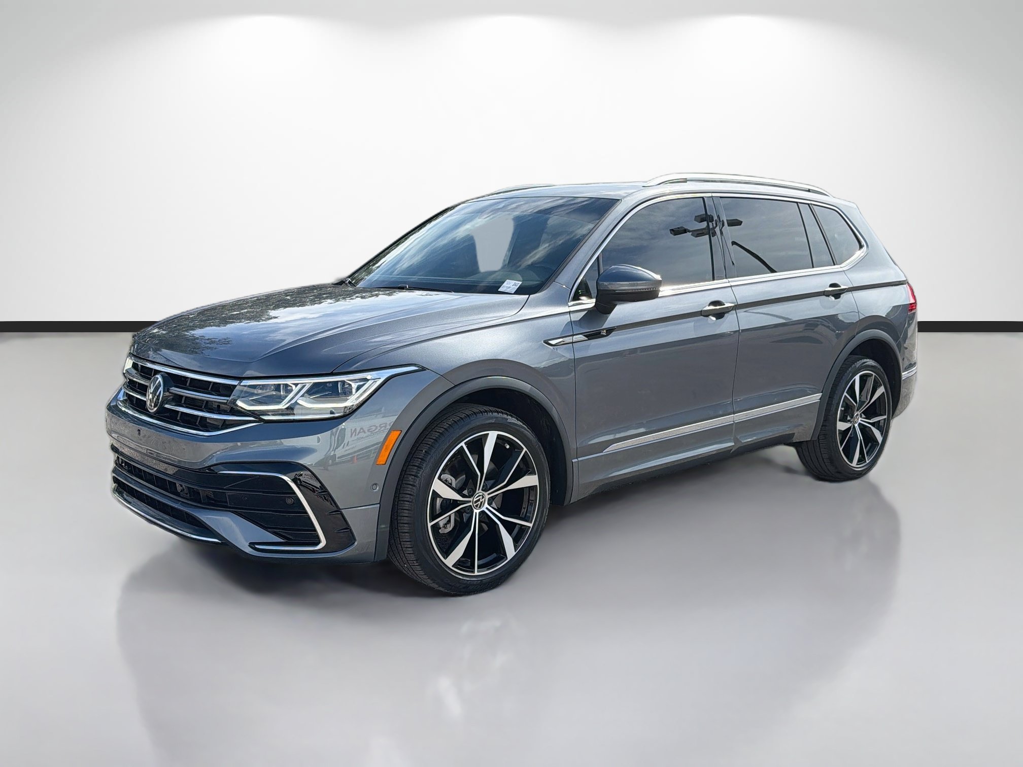Used 2024 Volkswagen Tiguan SEL R-Line AWD/4WD image 7