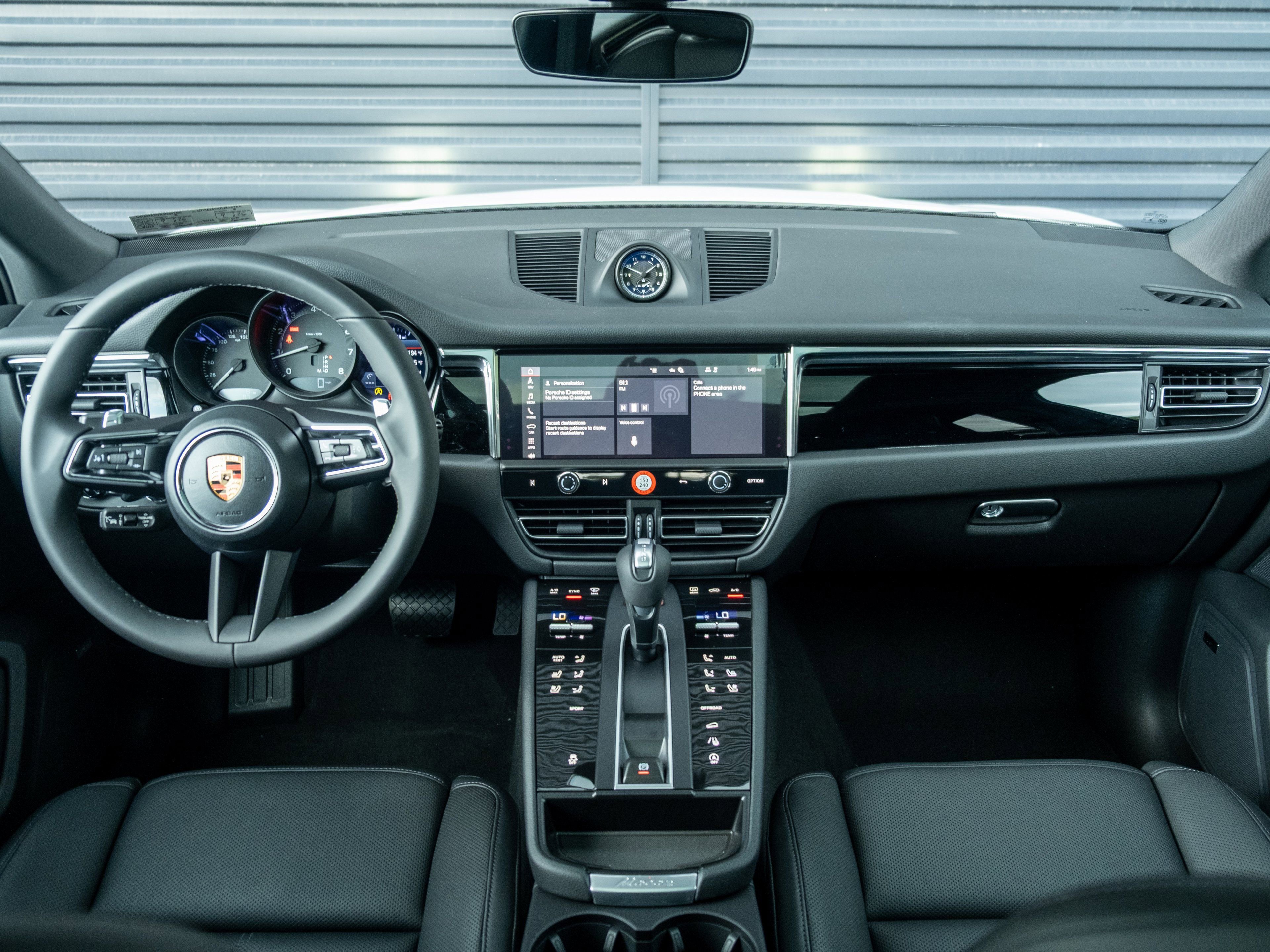 Certified 2026 Porsche Macan image 18