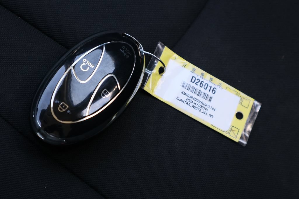 Used 2024 Hyundai Elantra SEL FWD image 30