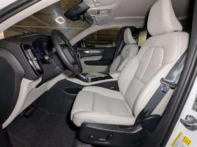 New 2026 Volvo XC40 B5 Plus w/ Climate Package AWD/4WD image 13
