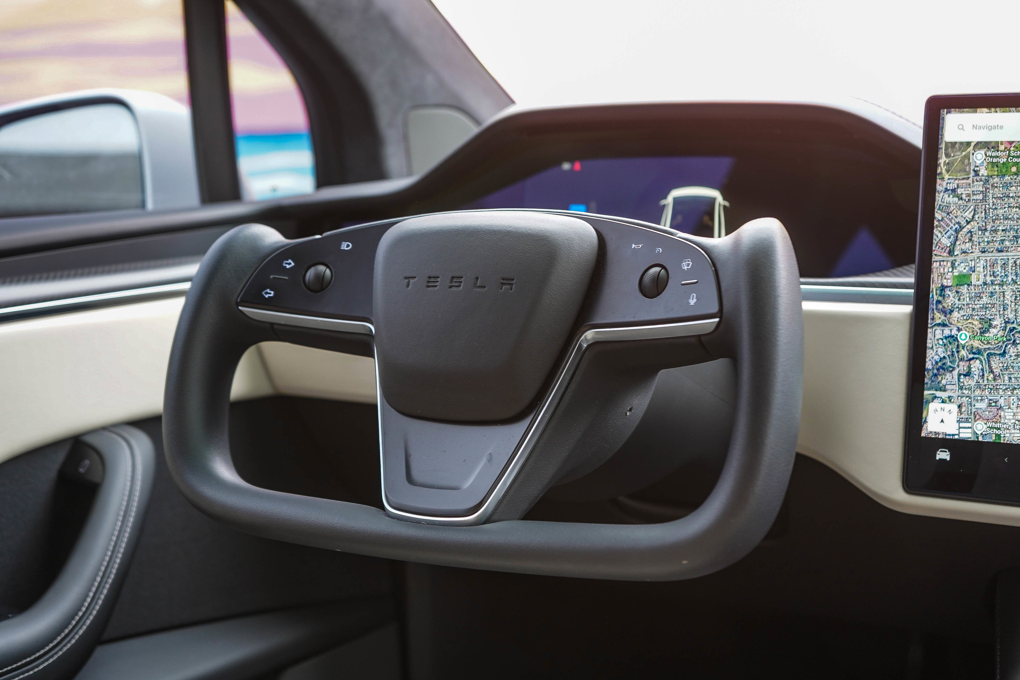 Used 2023 Tesla Model X Plaid image 17