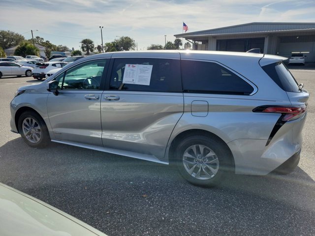 Used 2021 Toyota Sienna LE image 13