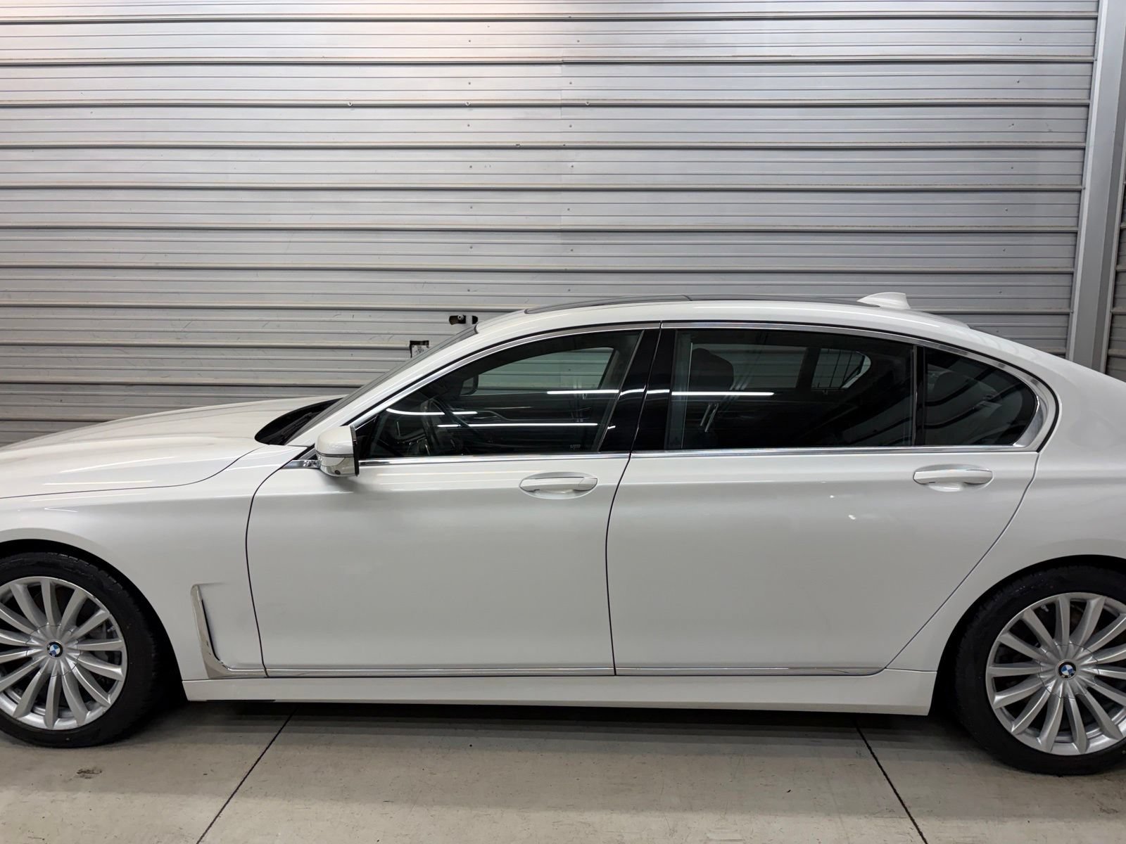 Used 2022 BMW 740i xDrive w/ Premium Package AWD/4WD image 7