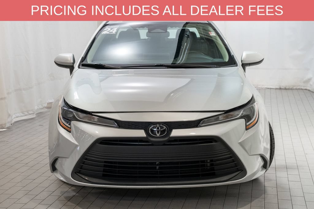 Used 2024 Toyota Corolla LE FWD image 2