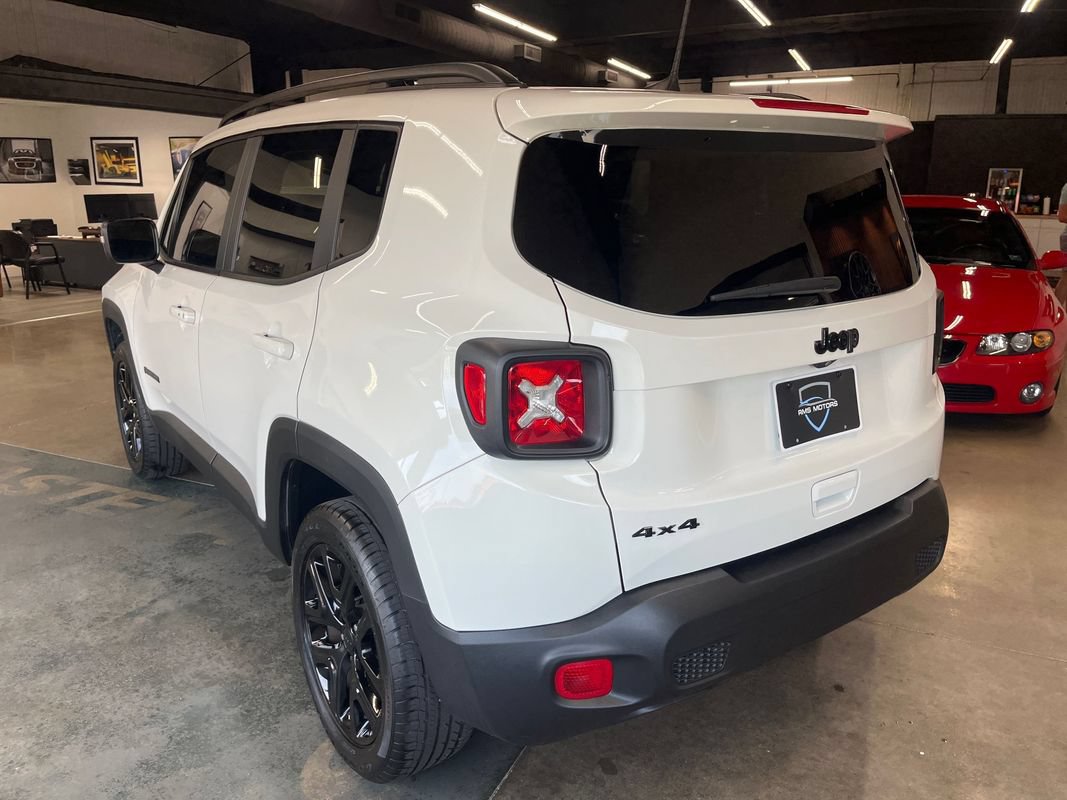 Used 2023 Jeep Renegade Altitude w/ Sun/Sound Group AWD/4WD image 8