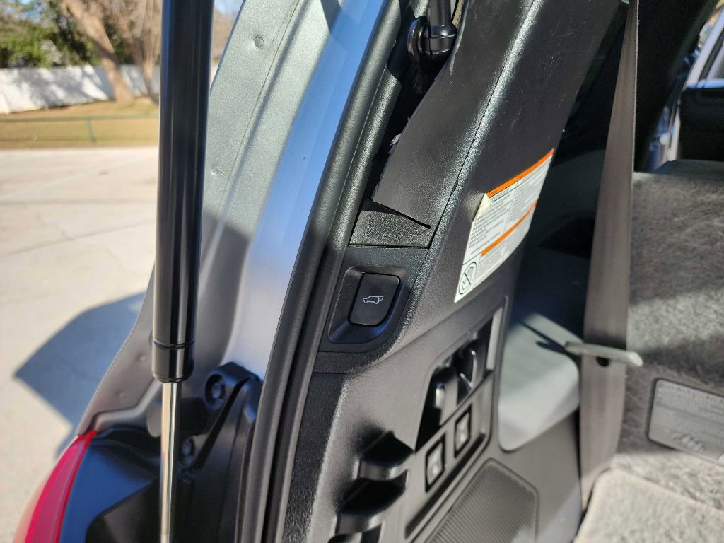 Used 2016 Toyota Sequoia Limited w/ Safety & Convenience Package image 41