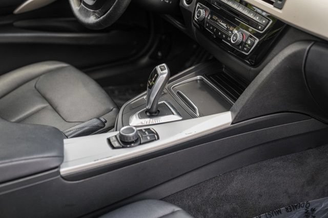 Used 2018 BMW 320i xDrive Sedan AWD/4WD image 35