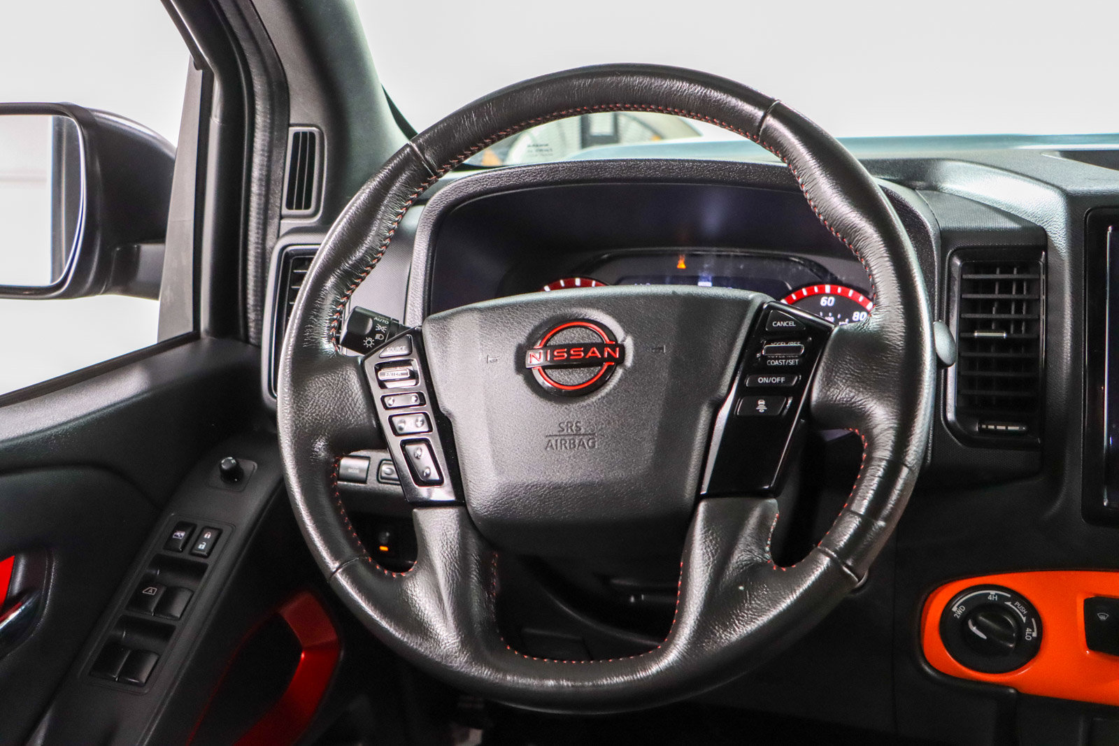 Used 2023 Nissan Frontier PRO-4X w/ Technology Package AWD/4WD image 13