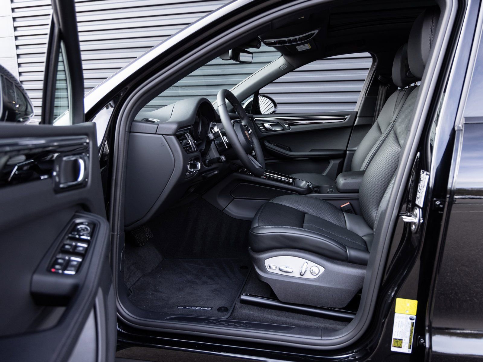 Certified 2026 Porsche Macan image 23