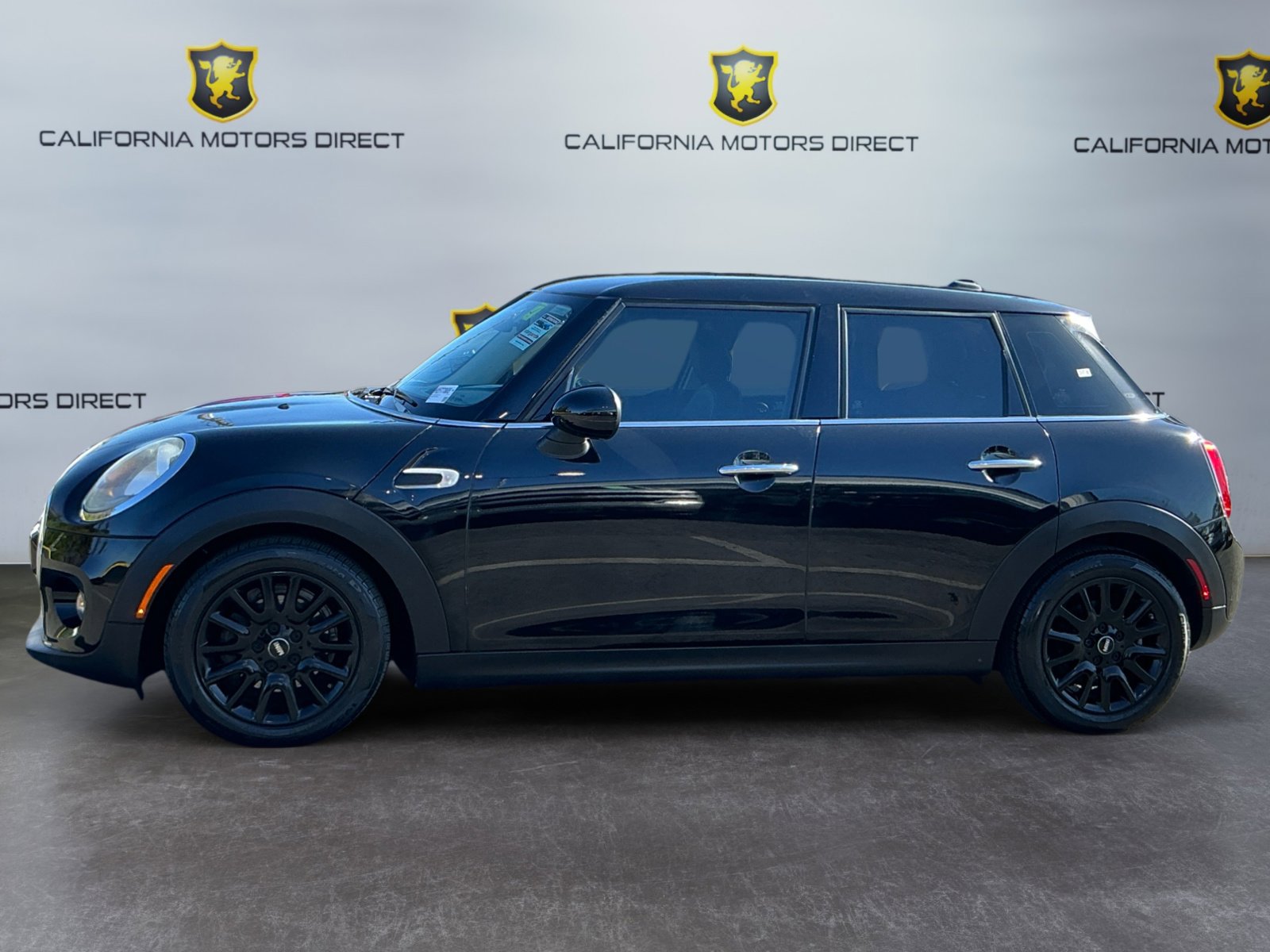 Used 2017 MINI Cooper 4-Door Hardtop FWD image 8
