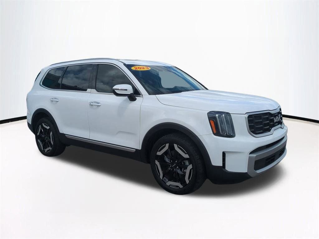 Used 2023 Kia Telluride S w/ S Sunroof Package image 2