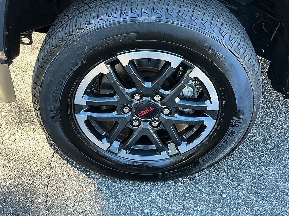 Used 2024 Toyota Tacoma TRD Sport AWD/4WD image 7