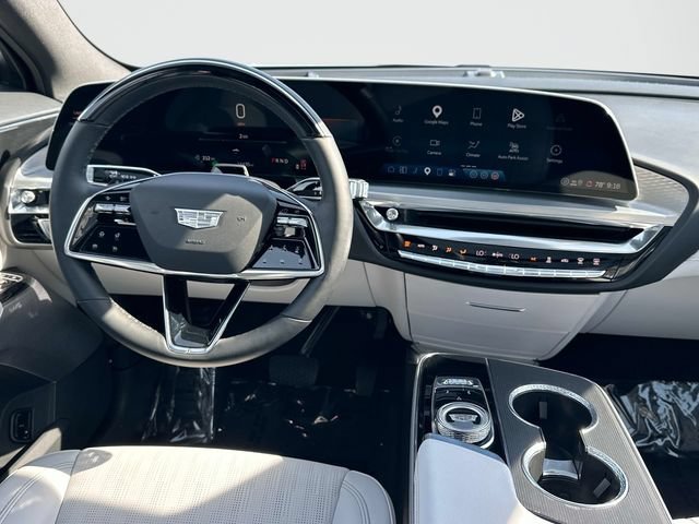 Used 2024 Cadillac Lyriq Luxury w/ LPO, Floor Liner Package AWD/4WD image 2