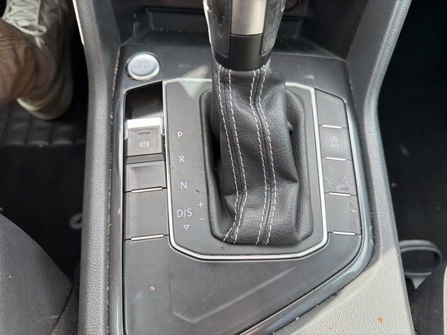 Used 2021 Volkswagen Tiguan SE w/ Panoramic Sunroof Package image 33