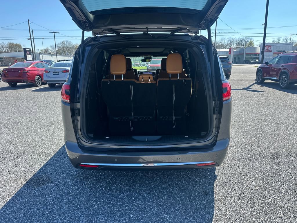 Used 2023 Chrysler Pacifica Pinnacle image 11