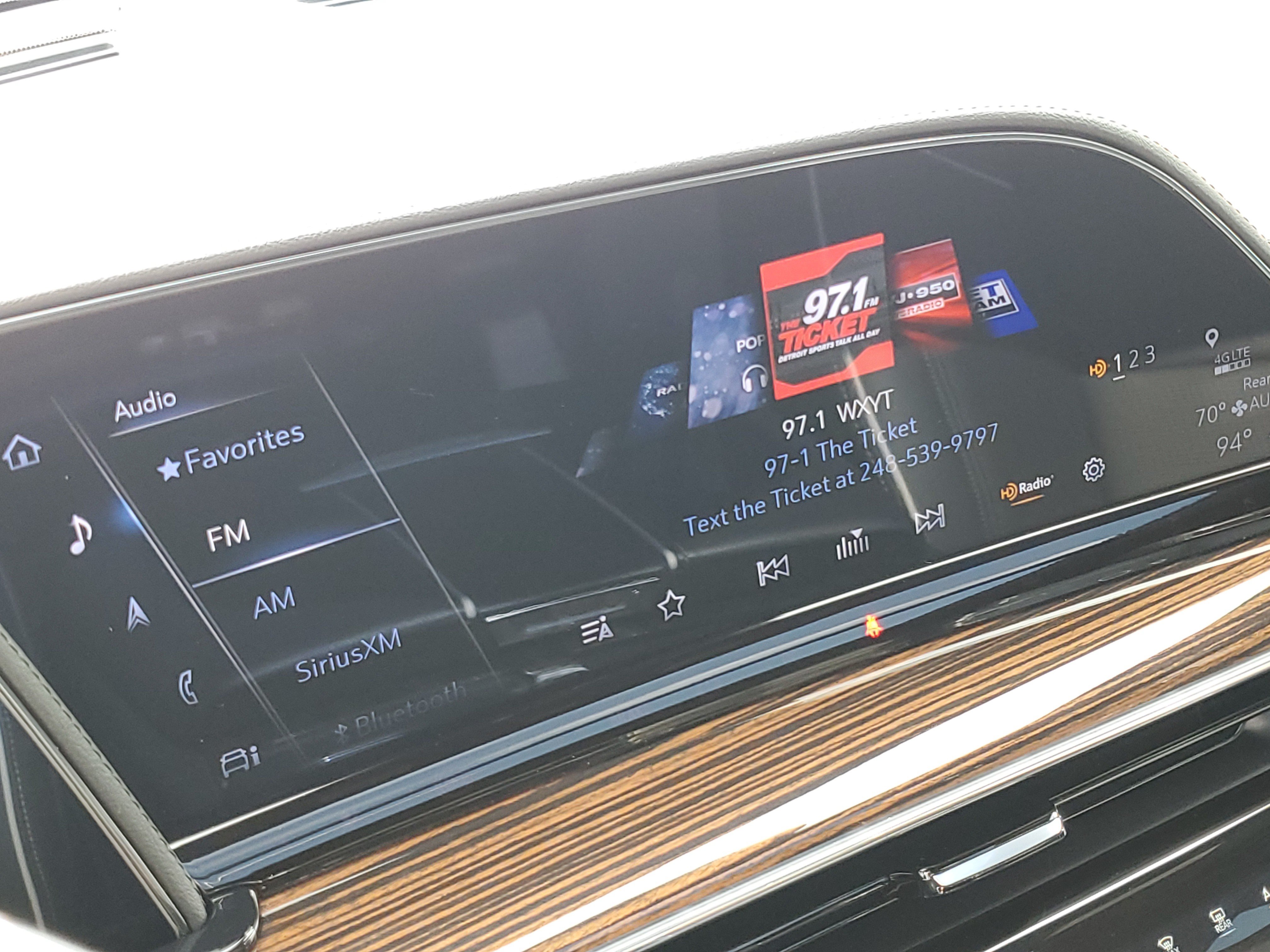 Used 2023 Cadillac Escalade Premium Luxury w/ Performance Package AWD/4WD image 17