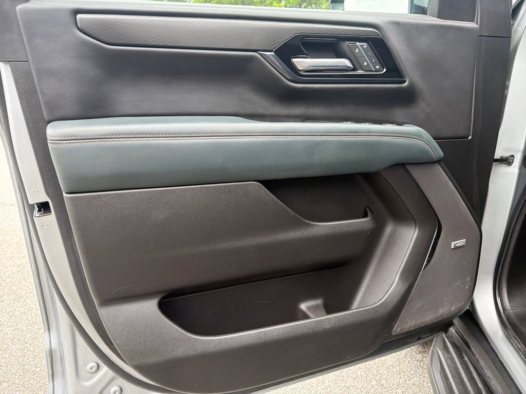 Certified 2025 GMC Yukon XL AT4 AWD/4WD image 11