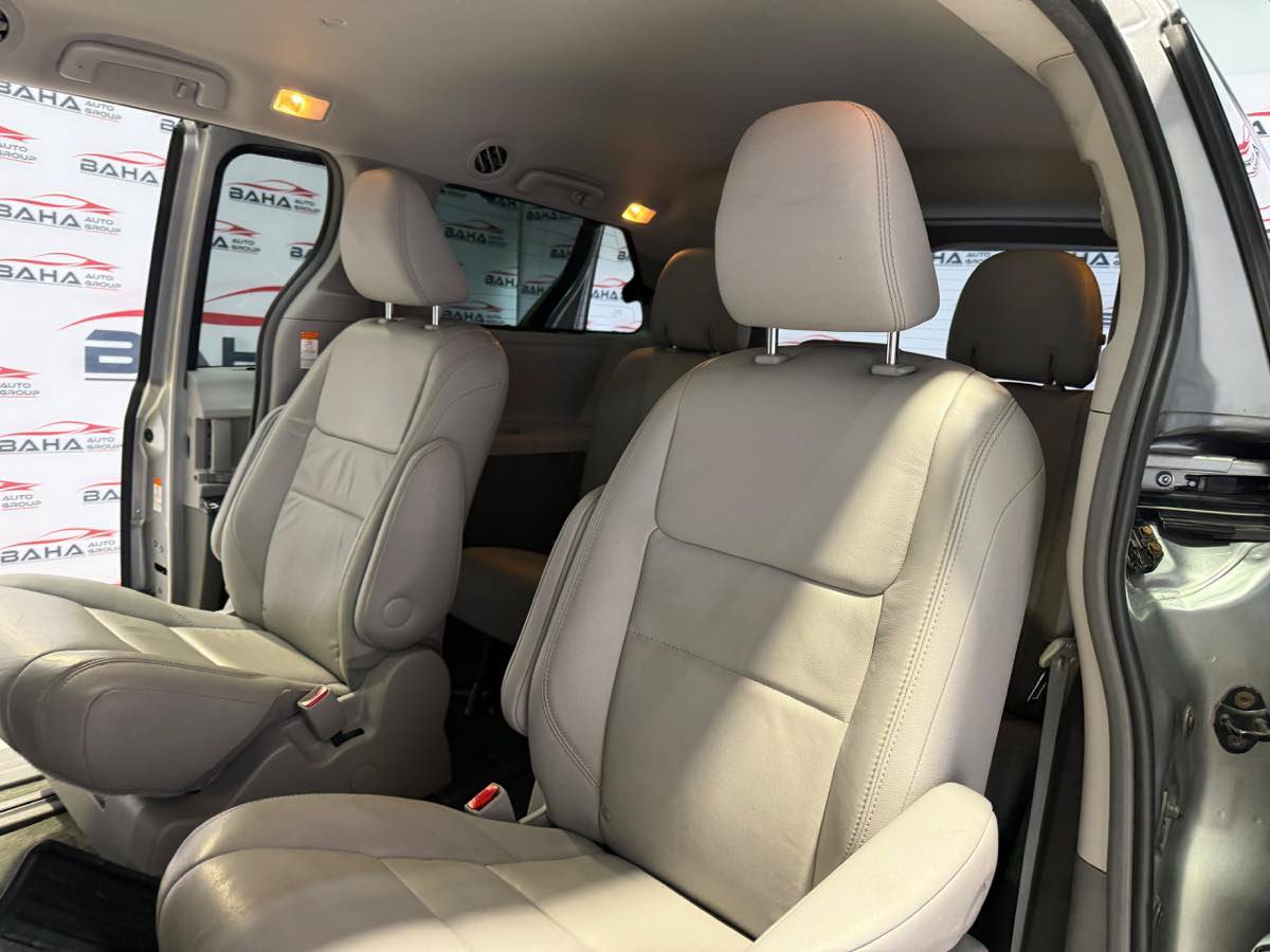 Used 2017 Toyota Sienna XLE w/ XLE Navigation Package AWD/4WD image 38